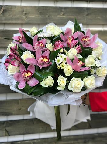 Букет цветов из: Розы и Хризантемы в Коноково