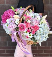 Композиция солнечный день в Коноково Цветочная композиция из Розы, Хризантемы, Пионы и Лизиантусы в корзине в Коноково
