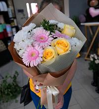 Букет цветов из:  Герберы, Розы и Хризантемы в Коноково