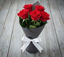 Букет 5 Красных роз Эдлесс Лав в Коноково
