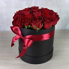 Цветочная композиция из Розы в шляпной коробке в Коноково