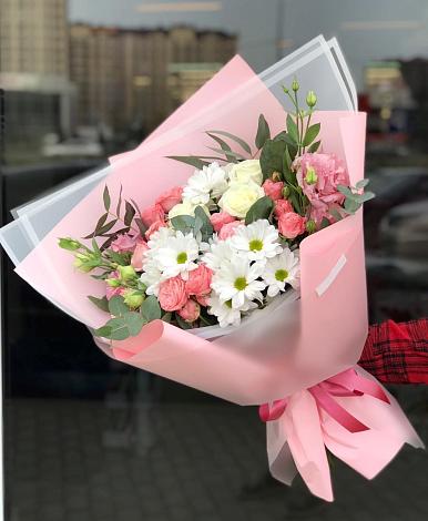 Букет цветов из: Розы, Лизиантусы и Хризантемы в Коноково