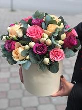 Цветочная композиция из Розы в шляпной коробке в Коноково